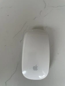 Original Apple White Magic Mouse (A1296) Bluetooth Akkus inklusive - Bild 1 von 4