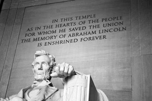 Wall Photo Abraham Lincoln Memorial b/w, 18" x 12" - Picture 1 of 3