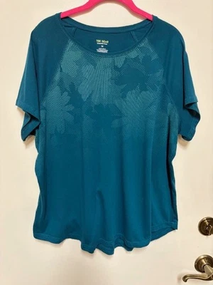 TEK GEAR ESSENTIAL GEAR CAMISETA VERDE AZULADO PROFUNDO PARA MUJER. Talla 1X Foto 1 de 3