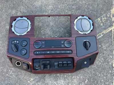 08-10 Ford F350 Super Duty KING RANCH Borde de bisel de tablero de madera con controles de aire acondicionado / auxiliares Foto 1 de 4