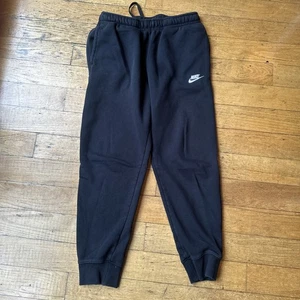 Nike Ropa Deportiva Polar Joggers Pantalones de Sudadera Pequeños Negros Cónicos Para Hombres Sudaderas - Imagen 1 de 4