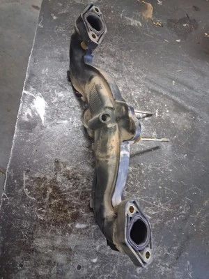 Used Intake Manifold For Kohler SV725-3027 - Image 1 of 2