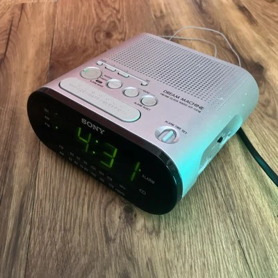 Sony Radio Alarm Clock ICF-C218 Dream Machine AM FM Alarm Clock/Radio Retro - Image 1 of 4