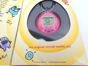 4H Bandai tamagotchi Virtual Reality Pet Pink Egg #1800 1996-1997 In Box Sealed - Picture 1 of 5