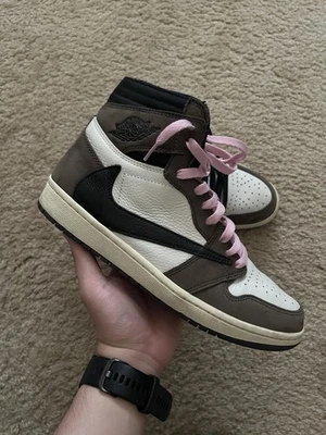 Jordan 1 Travis Scott Mocha Talla Alta 8.5 Foto 1 de 3