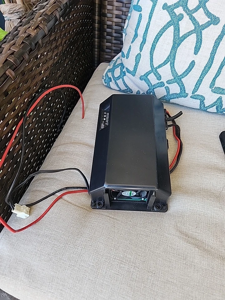 Tornado Scrubber Charger CBHD3 24V 20A S/N 2017003438 - Image 1 of 4