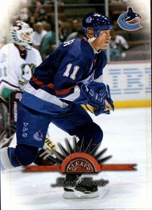 1997-98 Leaf Donruss Ice Hockey #9 Mark Messier Vancouver Canucks 🏒