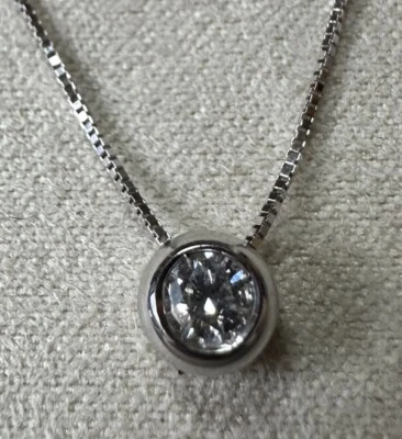 Collana Punto Luz En Oro Blanco 18kt. Diamante Natural Brillante Ct. 0,14 G Vs - Imagen 1 de 2