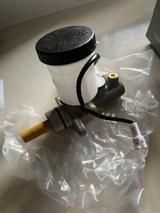 suzuki sierra brake master cylinder - Picture 1 of 2