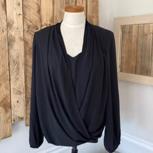 Lilly Pulitzer Sz Small Black V-Neck Long sleeve Myah Top With Attached Camisole - Picture 1 of 9