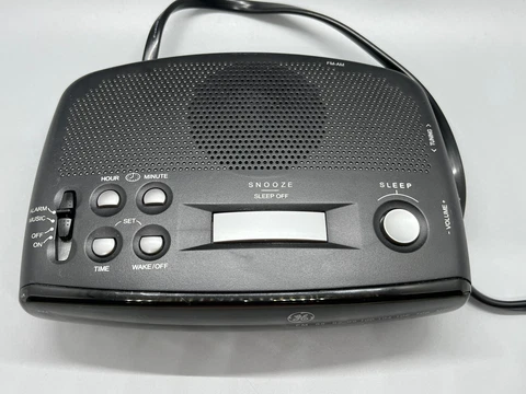 GE General Electric 7-4836B Alarm Digital AM/FM Clock Radio WORKS GREAT NICE Cover