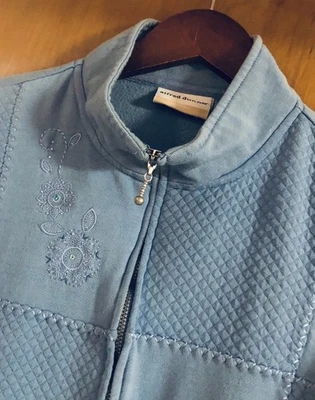Alfred Dunner Women’s Sz 18W Plus Full Zip Embroidered Side Pocket Fleece JACKET - Image 1 of 4
