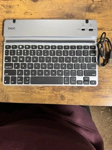 ZAGG YW2-LEACSIPAD Bluetooth Keyboard Ipad2 - Picture 1 of 4