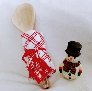 Hallmark Holzlöffel und Handtuch, Neu mit Etikett und kleiner Schneemann Salz und Pfeffer, Neu ohne Etikett - Bild 1 von 7
