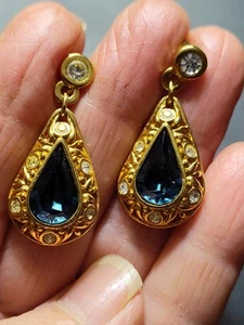 Vtg Avon Gold Tone Dangle Pierced Earrings Blue Center Stone - Picture 1 of 5