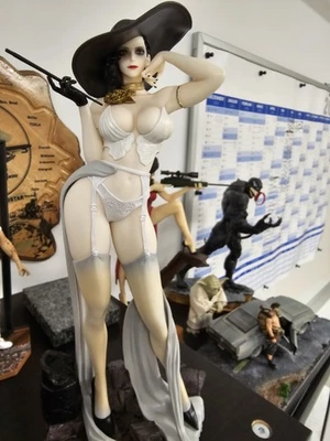 1:6 Resident Evil Lady Dimitrescu Army Sexy  1/6 Gebaut Bemalt 30 cm LIMITIERT! - Bild 1 von 4
