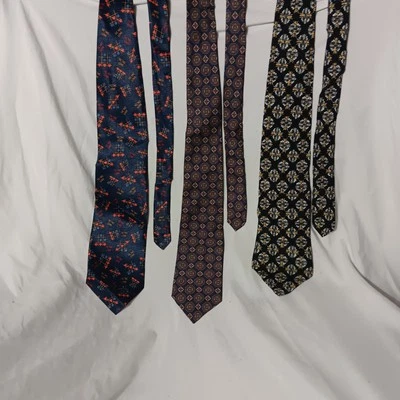 lot of 3 ties 1 silk joe boxer 1 colture polyester 1  unbranded polyester - Image 1 of 4