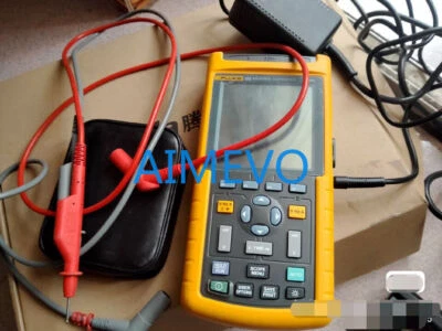Fluke 123 Industrial Scopemeter Handheld Oscilloscope 20MHZ With battery, charge - Image 1 of 3