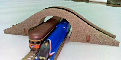 Z GAUGE STAIRS HUMP STONE BRIDGE DOUBLE TRACK OVERPASS  - Image 1 of 4
