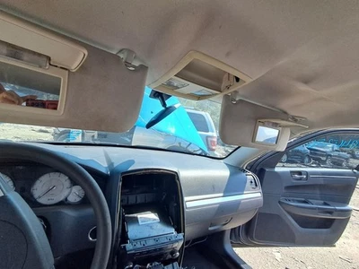 2009 Chrysler 300 пассажирский правый солнцезащитный козырек с подсветкой - б/у - Изображение 1 из 4