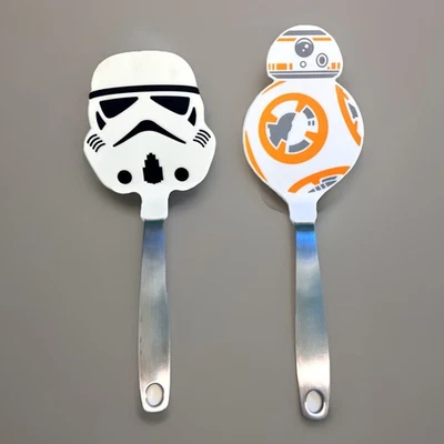 STAR WARS Stormtrooper & R2-D2 Spatula Flipper 2010 WILLIAMS SONOMA Lucasfilm - Image 1 of 4