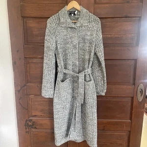 Cárdigan largo con cinturón gris Wally Pearsall LTD de colección  - Imagen 1 de 7