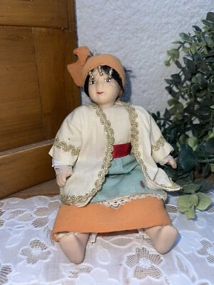 Poupée en Porcelaine Articulée Collection Poupées du Monde Tenue Tradi Libanaise - Photo 1/4