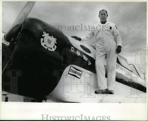 1987 Press Photo Bob Heale stands on the wing of "Lickety Split" - spa22645