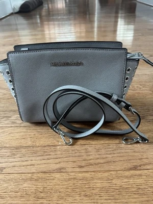 Bolso Mensajero MICHAEL KORS Selma Stud Mediano (Nuevo sin etiquetas, nunca usado) Foto 1 de 4