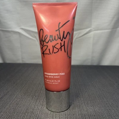 Victoria's Secret Beauty Rush 草莓 Fizz 身体饮料乳液 6.7 盎司 — 第 1/4 张图片