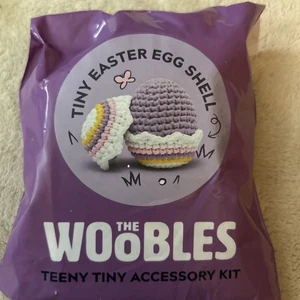 The Woobles Tiny Accessory Kit - Tiny Easter Egg Shell - Picture 1 of 2