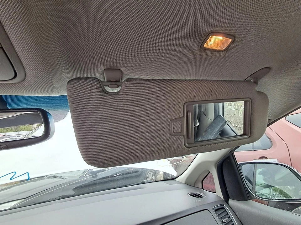 Parasol derecho usado se adapta a: Kia Sedona 2017 sin techo corredizo grado A derecho Foto 1 de 4