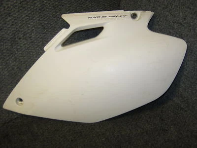 CUBIERTA LATERAL YAMAHA 1 2003-2005 YZ250F YZ450F YZ 250 450 F MATRÍCULA IZQUIERDA OEM Foto 1 de 4