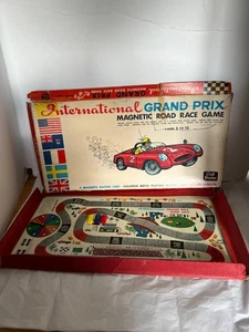 Vintage 1964 International Grand Prix Magnetic Road Race Game Read description - Bild 1 von 3