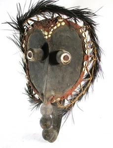 ÄLTERE SELTSAME FORM SEPIK RIVER NEUGUINEA HOLZ KOPFMASKE WANZENAUGEN, KROKIDILZUNGE - Bild 1 von 16