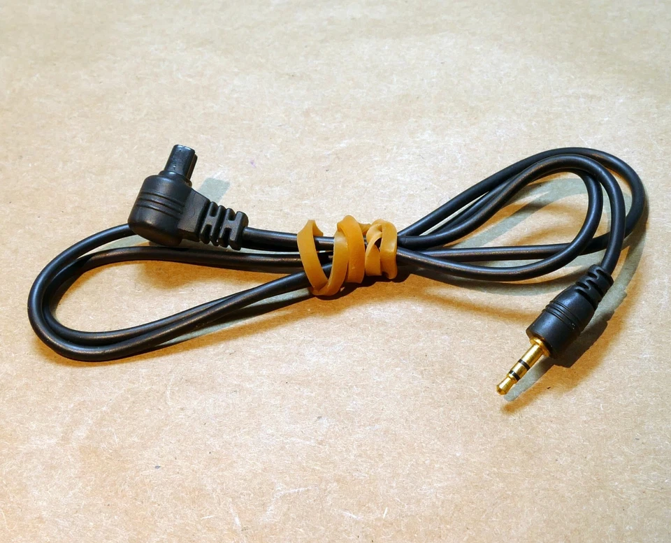 Promaster 2.5mm Cable for Remote Shutter Release for  EOS 5D 7D II III (3-pin) - Image 1 of 4