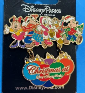 17945 Disney Fab 5 Christmas 2002 Dangle Pin LE - Mickey, Donald, Goofy, Daisy - Picture 1 of 2
