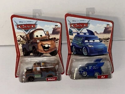 Disney PIXAR Cars DJ y Mater 12 Back Desert Scene Series 1 Filmore Error Sin usar, en caja Foto 1 de 4