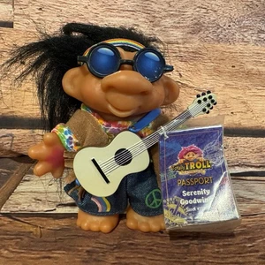Totally Troll Serenity Goodwind Puppe Hippie Gitarre Brille Figur Playmates 2001 - Bild 1 von 8
