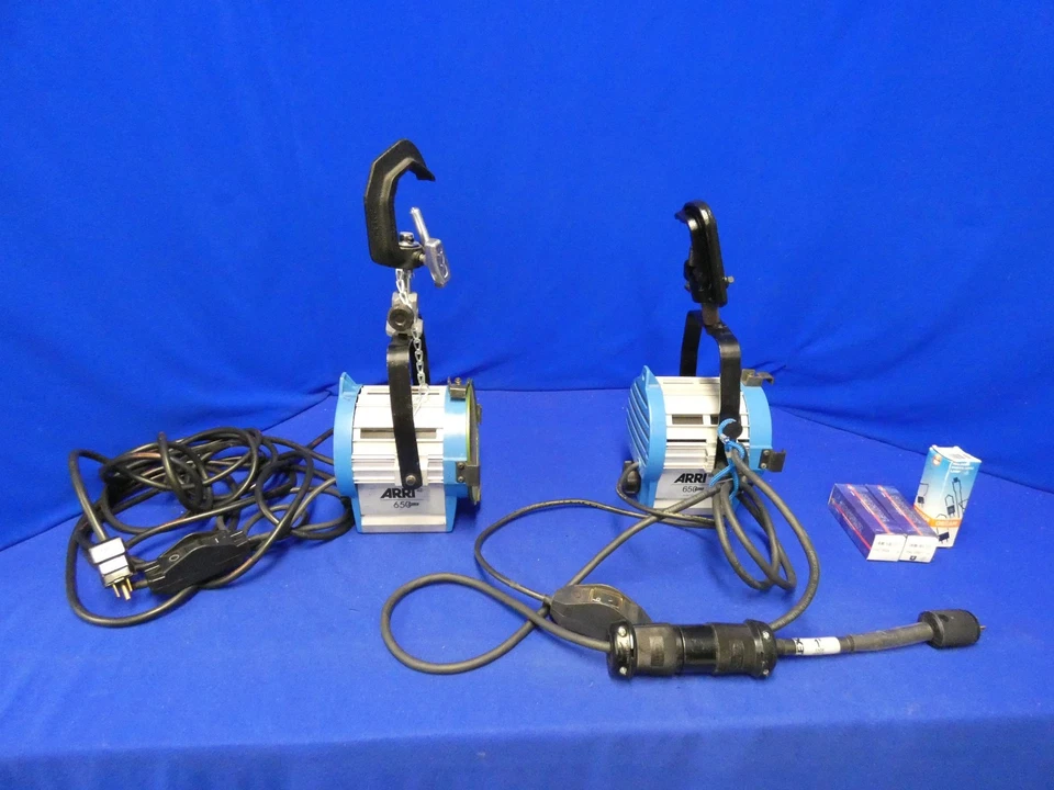 Luces Arri 650W Plus Qty2 con cables Edison, interruptor de encendido/apagado, abrazaderas C, bombillas adicionales Foto 1 de 4