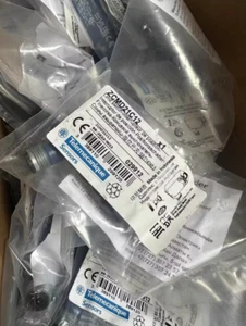 1PC New Schneider ZCMD21C12 Limit Switch Brand Free Ship - Bild 1 von 3