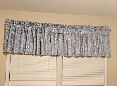 Cabeceros de cortinas vintage Waverly azul y blanco forrados a medida Foto 1 de 4