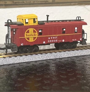 Bachmann HO Scale Red 40' Santa Fe ATSF 58603 Yellow Rear Cupula Caboose - Nice! - Picture 1 of 7