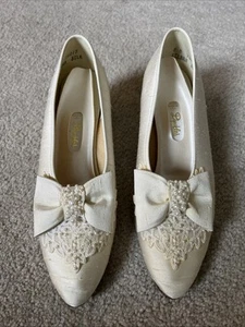 Silk Low Heel Shoe Size 8 Women - Picture 1 of 2