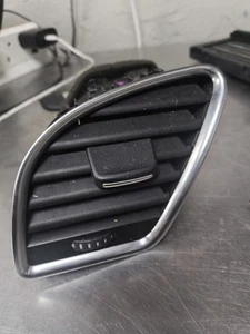 Audi A4 B8 / A5 8T 2009 Armaturenbrett Luftausströmer vorne links Beifahrer 8T2820901 - Bild 1 von 3