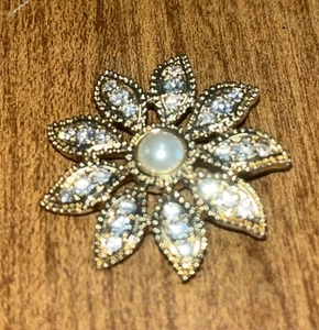 Nolan Miller Gold Tone W/ Crystals & Faux Pearl Flower Pin - Picture 1 of 3