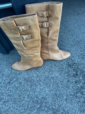 Женщины бежевый тянуть Un кожаные ботинки размер 10 с 2 боковые пряжки для икры удлинения - Изображение 1 из 3