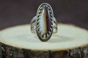 Größerer Ring in roter stacheliger Auster in Marquiseform mit Dreifachband - Bild 1 von 5