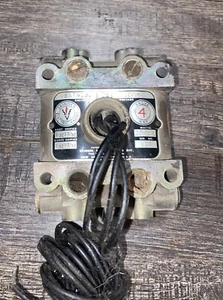 Skinner 4 Way Electric Valve V9ATN13L 75 PSI 12VDC - Picture 1 of 6