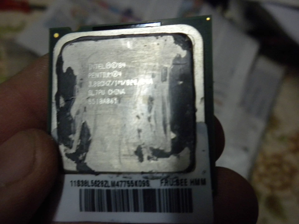 Processore INTEL PENTIUM 4 3,00 GHZ - Immagine 1 di 1